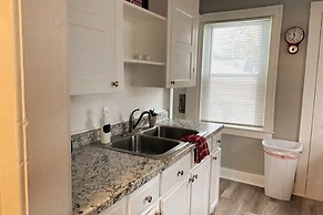 Automaniac Spot in the Heart of Pontiac 3 Beds 2 Baths
