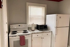 Automaniac Spot in the Heart of Pontiac 3 Beds 2 Baths