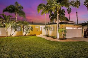 Designer Coastal Paradise w Pool - Steps to Beach