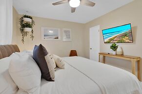 Designer Coastal Paradise w Pool - Steps to Beach