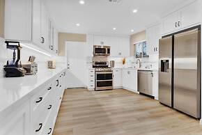 Designer Coastal Paradise w Pool - Steps to Beach