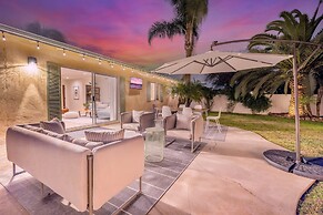 Designer Coastal Paradise w Pool - Steps to Beach