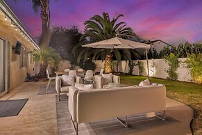 Designer Coastal Paradise w Pool - Steps to Beach