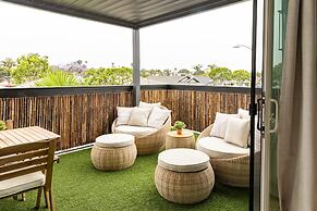 Mediterranean Modern Steps to Beach Dining w Spa