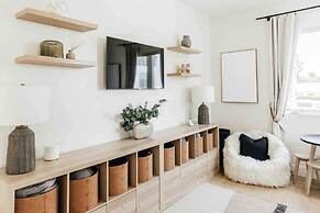 Mediterranean Modern Steps to Beach Dining w Spa