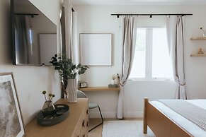 Mediterranean Modern Steps to Beach Dining w Spa