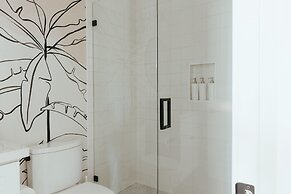 Mediterranean Modern Steps to Beach Dining w Spa