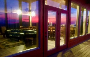 Skyline Splendor Luxe Retreat With Breathtaking Views Over Downtown Ga