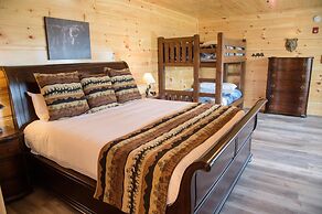 Skyline Splendor Luxe Retreat With Breathtaking Views Over Downtown Ga