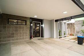 3bd Lux City Oasis LAS Pinas