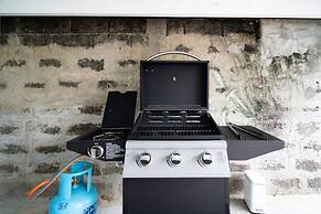 3bd Lux City Oasis LAS Pinas