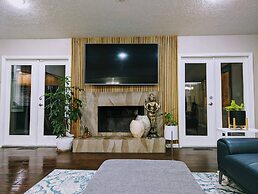 1303 Colony Dr Marietta - Full Home