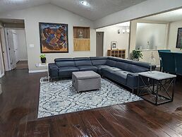 1303 Colony Dr Marietta - Full Home