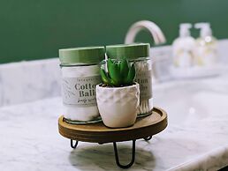 1303 Colony Dr Marietta - Full Home