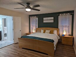 1303 Colony Dr Marietta - Full Home