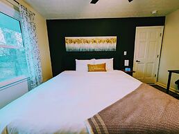 1303 Colony Dr Marietta - Full Home