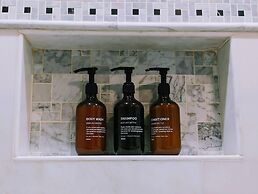 1303 Colony Dr Marietta - Full Home