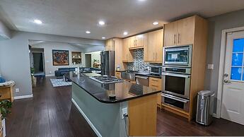 1303 Colony Dr Marietta - Full Home