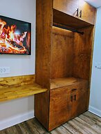 1303 Colony Dr Marietta - Full Home