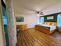 1303 Colony Dr Marietta - Full Home