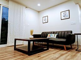 1303 Colony Dr Marietta - Full Home