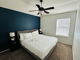 Autin - Family & Groups - Modern Lux