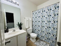 Autin - Family & Groups - Modern Lux