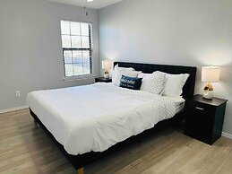 Autin - Family & Groups - Modern Lux