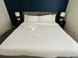 Autin - Family & Groups - Modern Lux