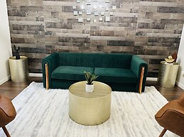 Autin - Family & Groups - Modern Lux