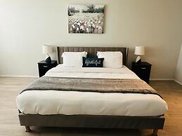 Autin - Family & Groups - Modern Lux