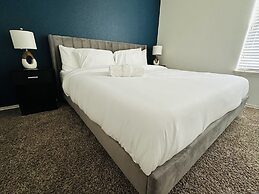 Autin - Family & Groups - Modern Lux