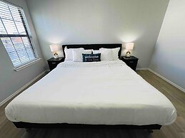 Autin - Family & Groups - Modern Lux