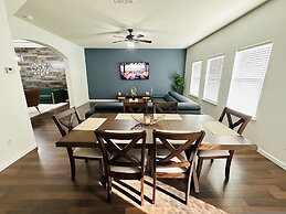 Autin - Family & Groups - Modern Lux