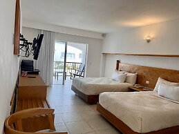 Vacation getaway with beach access