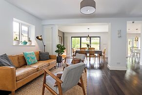 Stunning 5 Bed in the Centre of Bourton