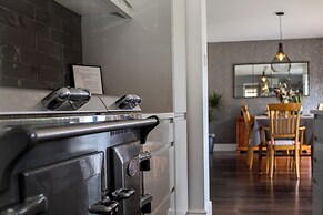 Stunning 5 Bed in the Centre of Bourton