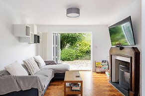 Stunning 5 Bed in the Centre of Bourton