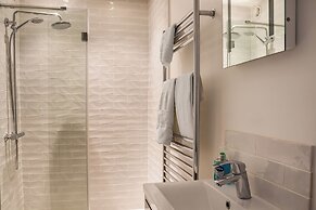 Stunning 5 Bed in the Centre of Bourton