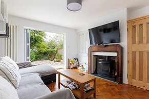 Stunning 5 Bed in the Centre of Bourton