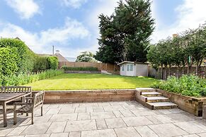 Stunning 5 Bed in the Centre of Bourton