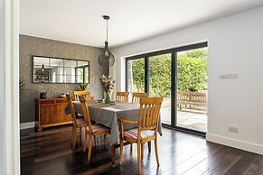 Stunning 5 Bed in the Centre of Bourton