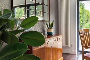 Stunning 5 Bed in the Centre of Bourton