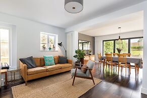 Stunning 5 Bed in the Centre of Bourton