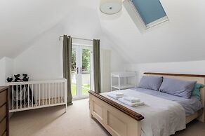 Stunning 5 Bed in the Centre of Bourton