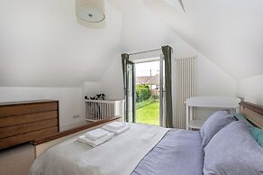 Stunning 5 Bed in the Centre of Bourton