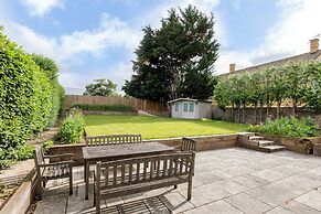 Stunning 5 Bed in the Centre of Bourton