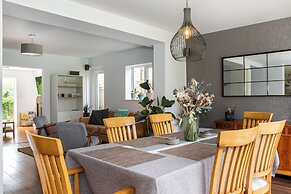 Stunning 5 Bed in the Centre of Bourton