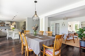 Stunning 5 Bed in the Centre of Bourton