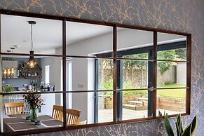 Stunning 5 Bed in the Centre of Bourton